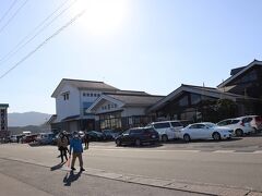 いいお時間なので、昼食へ。
越前そばの里さんへ。
不便な場所にあるようですが、地元の人とかも来ているようです。
そば打ち体験もできるとか。
