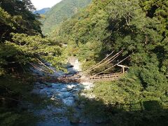 祖谷のかずら橋にやってきました。