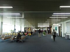 鹿児島空港ですが人が少ない感じです。
