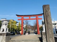 さてさて、食後の運動！
鶴岡八幡宮へ！

鶴岡八幡宮一の鳥居はもっと海側の方にありますので
二の鳥居から～
(息子を妊娠中は工事中だったんですが、綺麗になった♪)
