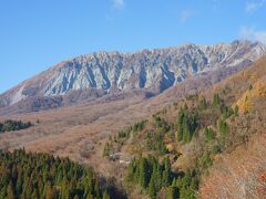 鍵掛峠の展望スポットまで来るとかなり大山も大きく見えました。

時間に余裕があればもう少し鳥取県側へ進もうと思っていましたが、時間に余裕がなかったのでここで折り返して降りることに。