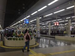 車を停めてある十三駅まで電車で行きます
梅田駅は、ヨーロッパの駅みたいで好き

車に戻って、
急遽行き先を決めた関空へ行ってきます