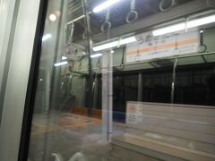 行きに降りた梅ケ谷駅。もう完全に真っ暗ですな。