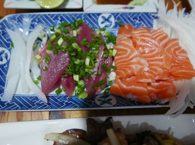 makroで買ったサーモン<br />バンサレーで買ったイカとアジ