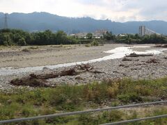 高瀬川と並行して、進んで行きました。