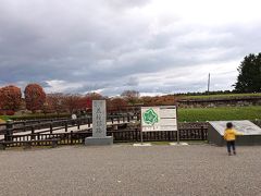 タワーから降りてから、五稜郭公園の方へ。
こちらは入場無料です。

紅葉がきれいですね。