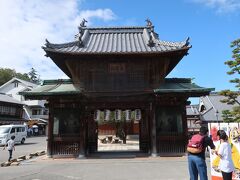 「厳島神社」拝観後は、すぐそばにあった「大願寺」へ。

こちらは「大願寺山門」。