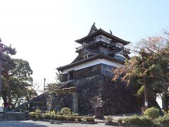 現存天守12城のひとつで、北陸では唯一だそうです。