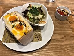 今回はドーミーインでの朝食は食べず、駅のカフェでモーニング。
たまごサンドも程よい半熟具合で美味しかったです。
朝はコーヒーおかわりが無料でした。