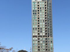 　一番高いのはここ。門司港レトロ展望室。高層マンションです。31階に展望室があります。黒川紀章デザインだそうです。