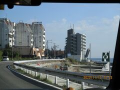 海岸沿いに歩道の工事。