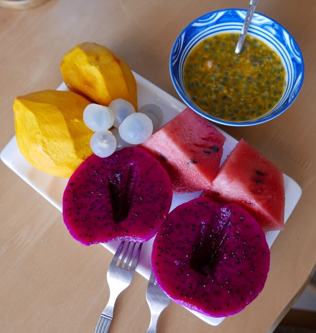 17日　毎日、朝食兼昼食を10時過ぎに食べています．．．1日、2食です。<br />ケーオマンコーン赤　ラムヤイ　トオー　スイカ　パッションフルーツ）<br />他に納豆　ヨーグルト　黒ニンニクを食べています。