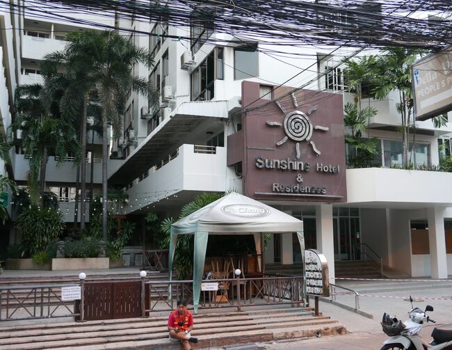 ソイ8中ほどのホテルサンシャイン武漢肺炎以来、閉じています。