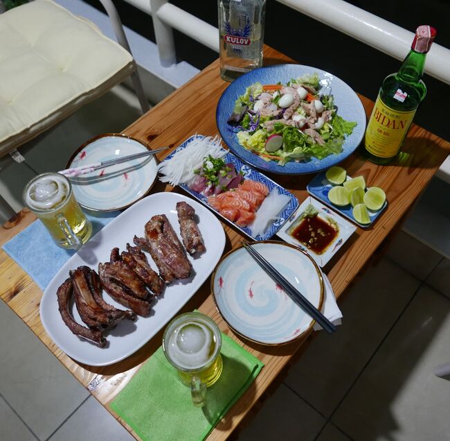 17日　夕食<br />スペアリブ．．．◎<br />イカとサーモンとアジの刺身．．．◎<br />ツナサラダ．．．〇