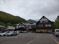 初日の予定は蔦沼周辺の散策と蔦温泉、八甲田温泉の秘湯巡り
時間的な余裕があれば恐山まで足を延ばしてみたい・・・
そんなことを考えていたので、秘湯の酸ヶ湯温泉は前回来た時に入ったので、今回はトイレ休憩のみ