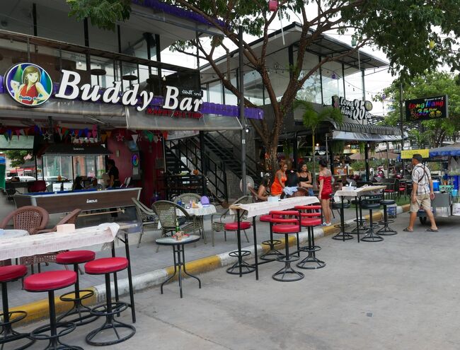 散歩でスリータウンのバービアを一周する。