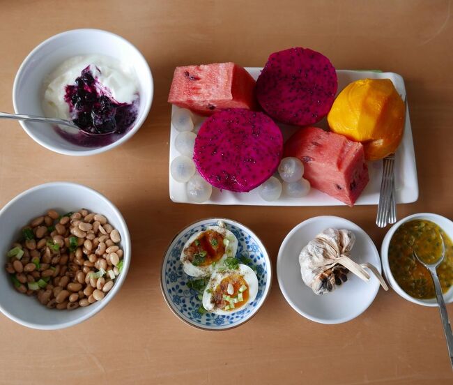 19日　昼食<br />手作り納豆　茹で卵　黒ニンニク　ヨーグルト<br />果物（スイカ　ラムヤイ　ケーオマンコーン赤　トオー　パッションフルーツ）