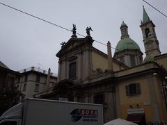 サン ジョルジオ教会。
屋根の彫刻が印象的です。