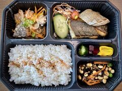 【藍染（アイゾメ）弁当】

今は日系ブラジル人の女性シェフが、日本料理のおいしさと伝統を、


写真：焼き魚弁当