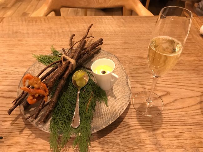 新函館北斗に到着。2度目のクリマ。お気に入りのお店です。<br />ここのシェフは四季島のシェフも務めております。秋らしい前菜の一品。