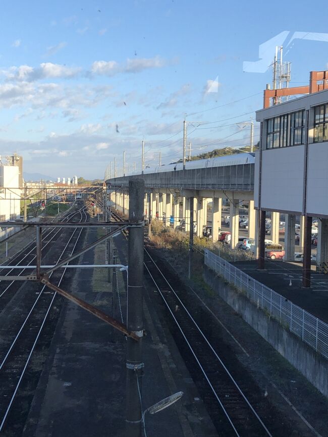 ちょうど新幹線が通過して行きました。