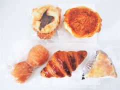 めっくんはうす　からほど近いこちらはお気に入りのパン屋さん＾＾

はなうたぱん屋

毎回買う子も含めて5点購入♪

感想はクチコミ参照↓