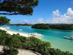 レンタカーを借りて、早速川平湾へ。
綺麗だーー(>▽<)ﾉ
やっぱり青空だと海の色が違います。
でも、気温30℃以上あって暑いです>.<

石垣島随一のビーチです。ミシュランガイドでは沖縄県で唯一三ツ星獲得してます。

