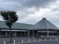 自宅を朝5時に出発。
取り急ぎ朝ごはんを買うために鈴鹿で休憩。