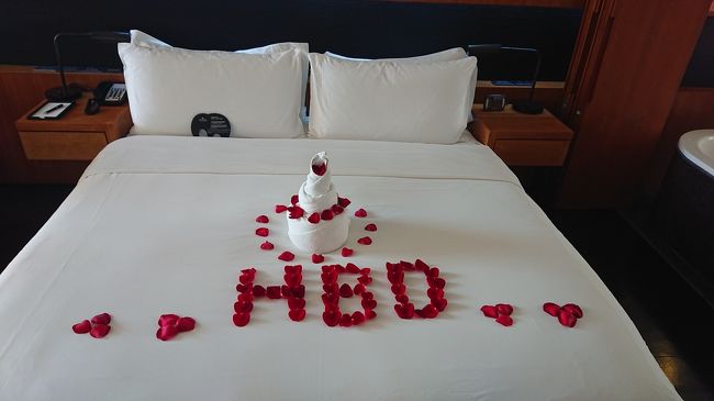 お部屋は最上階(4階)の角。<br />結構、歩く……<br />でも、お部屋に入ってビックリ！<br />ス～テ～キ～！な、サプライズ！<br />予約の時に「誕生日なんだけど、なにかある？」って聞いたら、こんなことに(^3^)/<br />