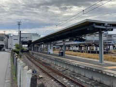 クルマを拝島駅近くのコインパーキングに停めます。