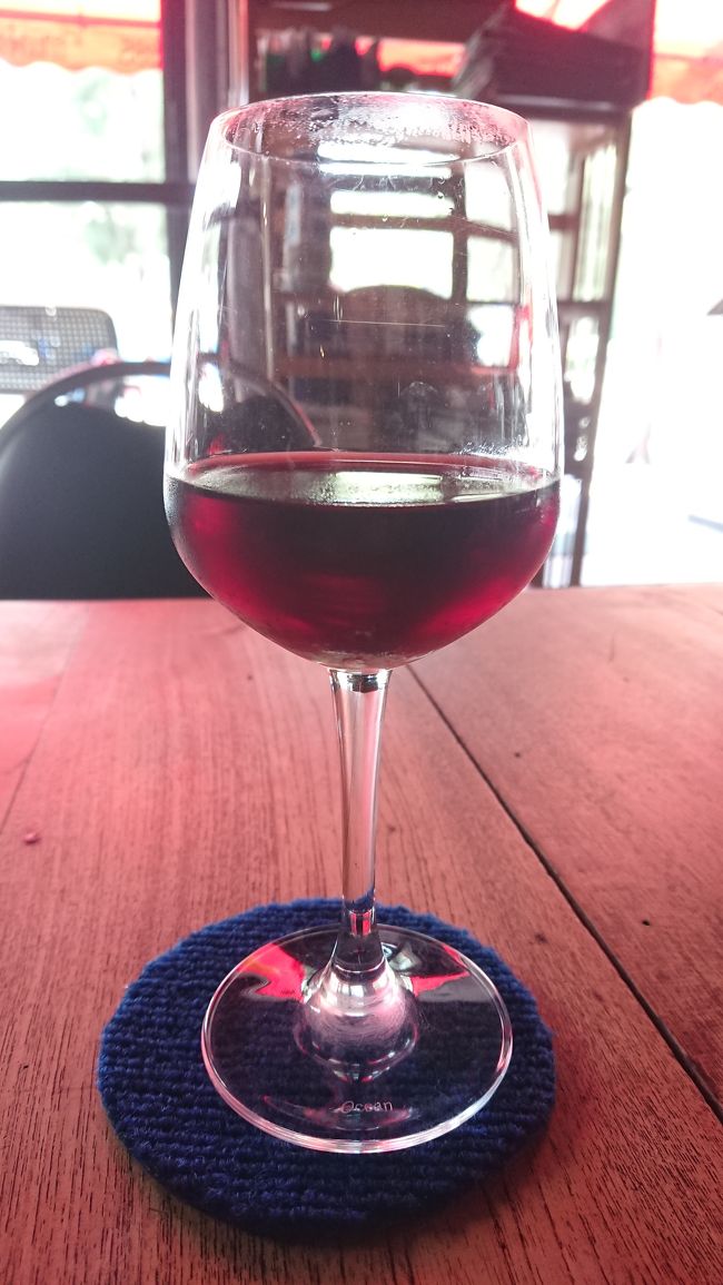 で、ちょっと休憩。<br />前にも来たカフェで、とりあえず1杯。