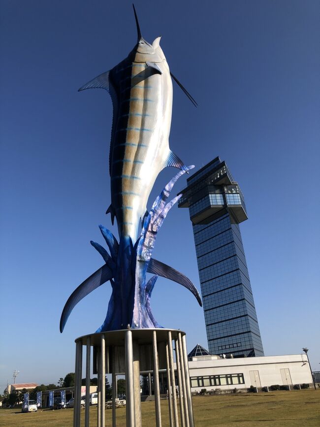 マリンタワーから駅に向かって歩いているとカジキのオブジェがありました。ここは釣り人の憧れの場所のようです。