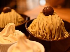 栗一筋＆ココット栗ソフトセットを注文
めちゃくちゃ美味しかったです！並んだ甲斐があるケーキです。