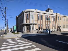 旧函館西警察署庁舎

開港当時の運上所跡地に、1926（大正15）年、水上警察署として建築
その後1984年まで函館西警察署