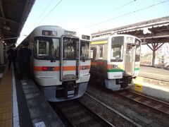 8:43
熱海から18分。
沼津で、豊橋行き(左の電車)に乗り換えます。

④普通935M.豊橋行
沼津.8:44→東静岡.9:34
[乗]JR東海:モハ313-2607