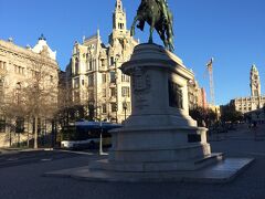 そして、リベルダーデ広場に寄り道。像はドン・ペドロ４世。ポルトガル王かつブラジル王らしい。くわしいことは・・・。