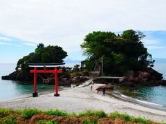 赤い鳥居が印象的な神社です。
菅原神社（荒平神社）にお参りいたします。