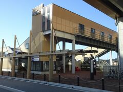 新幹線駅から出て城端線の新高岡駅