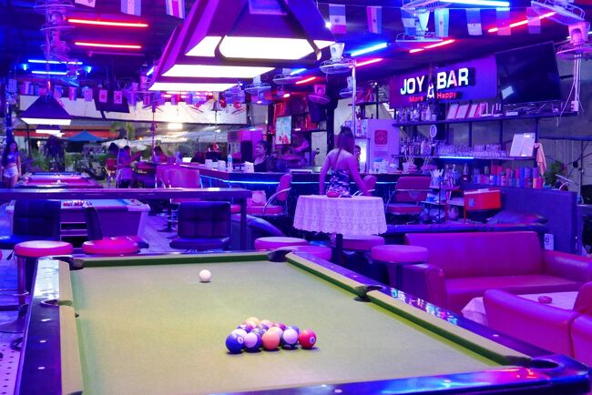 このバービアでビールを飲む。