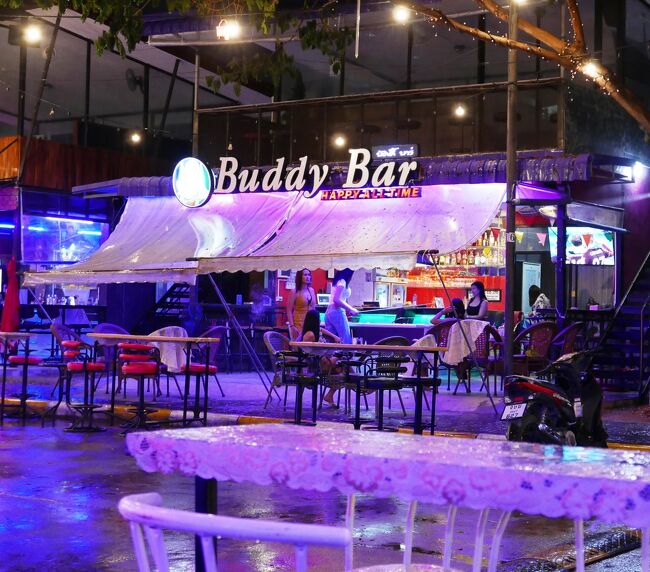 向いにはこんなバービアがあります。