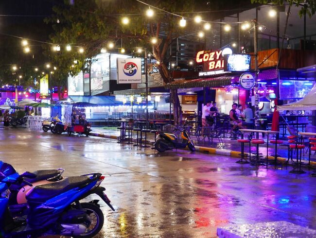 向いにはこんなバービアがあります。