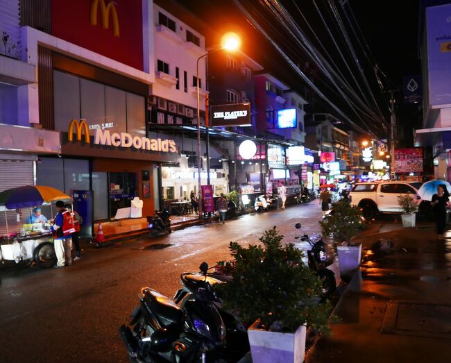 ソイブアカーオ通りに出ました。