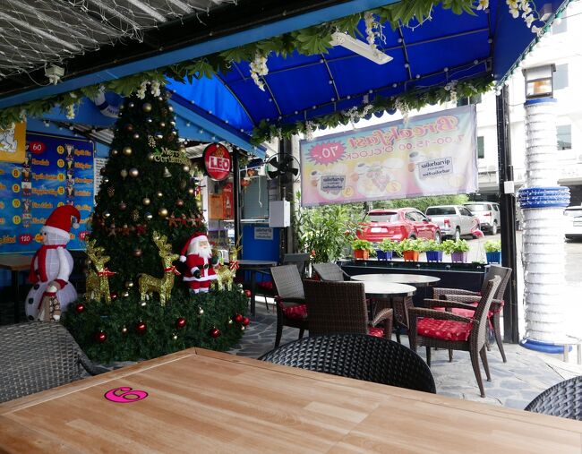 メーバーンが昨日から田舎に帰っているので数年ぶりにソイ8のセーラーバーに来て朝食です。