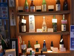 近鉄西大寺駅の駅ナカの角打もある酒屋さん
近鉄西大寺の駅ナカ、弁当やお菓子など充実してます。