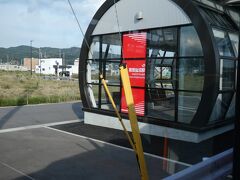 円筒形の駅。
以前は、陸前高田駅もこんな感じになっていましたが、今は被災前の駅の建物のスタイルになっています。