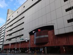 ここに来たのは、堺高島屋を訪問するためです。
堺東駅と直結。つまり駅ビルなんですね。

大阪店の支店として1964年に開店。ボクより年上とは・・・
たしかにトイレや階段周りに古さを感じます。