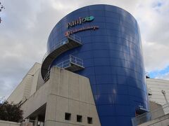 泉北高島屋は、
ショッピングセンター「PANJO」の核店舗なんですね。
個性的な外観が印象的。

