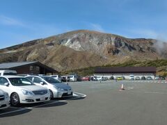 　１２：３５　浄土平に到着、しばらく散策します。