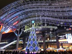 博多駅前のクリスマスイルミネーション。