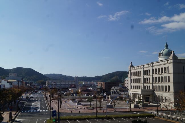 駅の売店でクジラの軟骨の玄海漬け（粕漬）<br />やたこの塩辛なんかを買って、地域共通クー<br />ポンを消費した。<br /><br />ついでにコンビニ肉まんを買い、遅い朝食を<br />摂った。